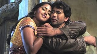 Dinesh Lal Yadav Kajal Amrapali  Dabe Pav Aiha Nazariya Bachake Male [upl. by Ijuy]