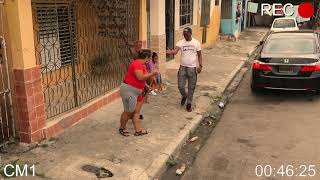 CAMARA CAPTA MOMENTO DONDE UN HOMBRE SE ROBA UN NIÑO DEL FRENTE DE SU CASA IMPACTANTE SITUACION [upl. by Erret]